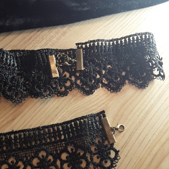 Choker - Picture 2 of 3